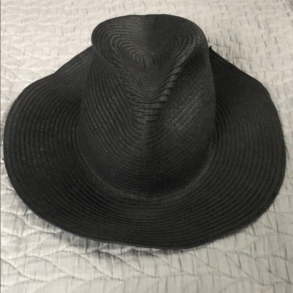 Madewell Accessories - Madewell packable black straw hat